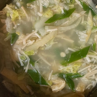 白菜とねぎとえのきと油揚げの塩スープ